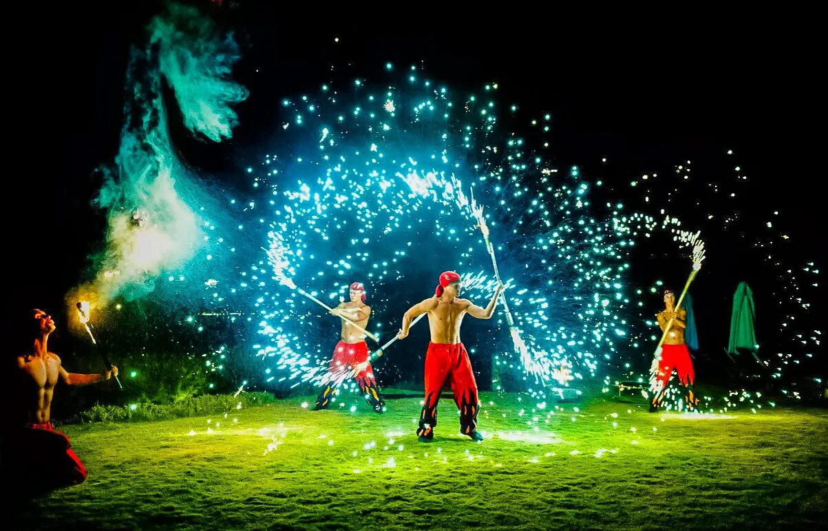 Отель ферчестр шоу. Шоу мыльных пузырей для взрослых. Шоу мыльных пузырей для детей на день рождения. Шоу для детей. Светодиодное шоу.