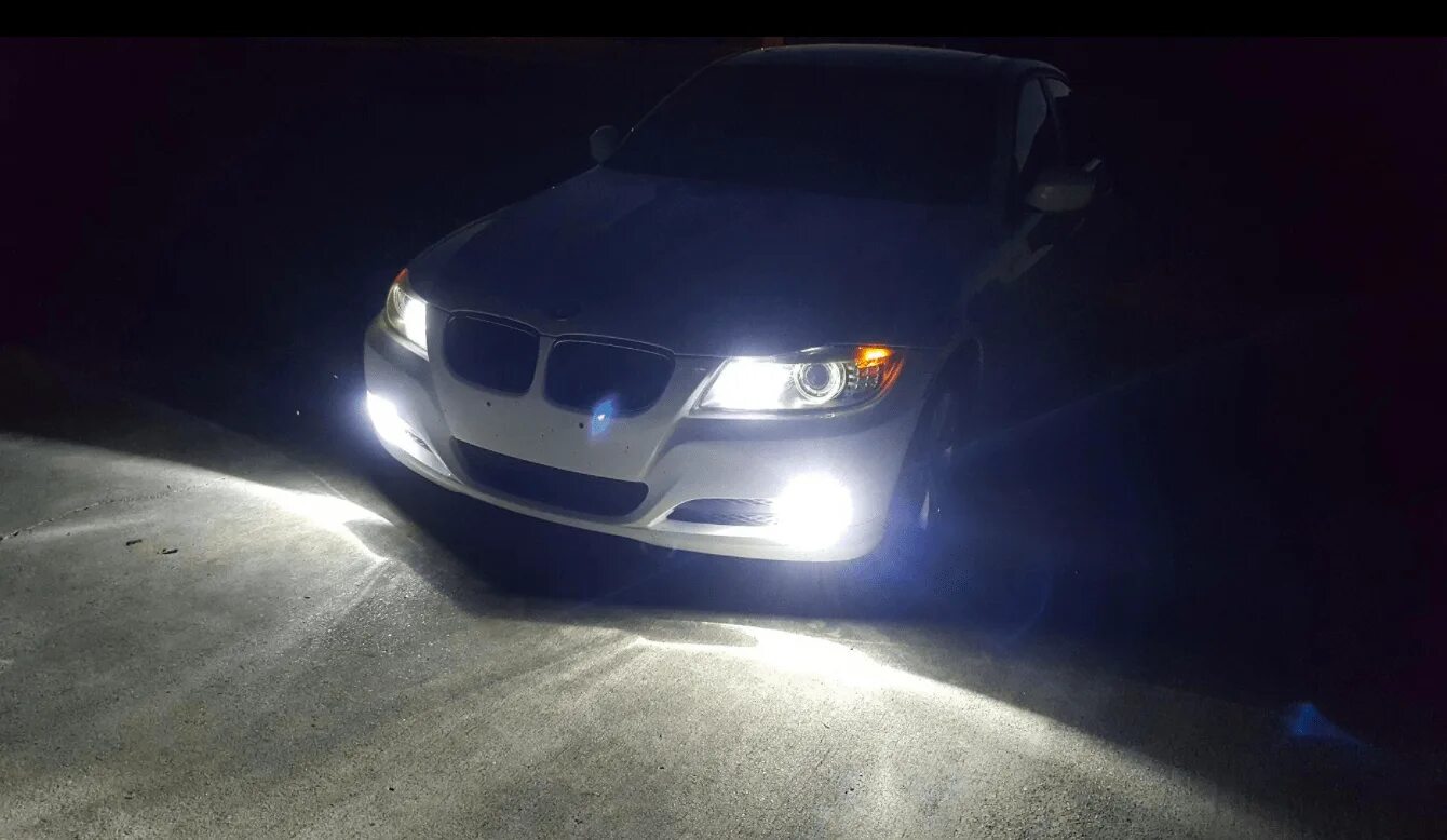 Фары во время движения. Автосвет led Fog Light. BMW 5 2008 Front Light. Led Fog Lamp 881. Фары машины.