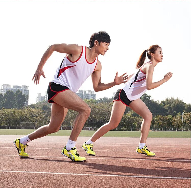 девушка спортсменка бежит. спортсмен бежит. спортсмен бежит. Ran didn't run. спортивные люди.