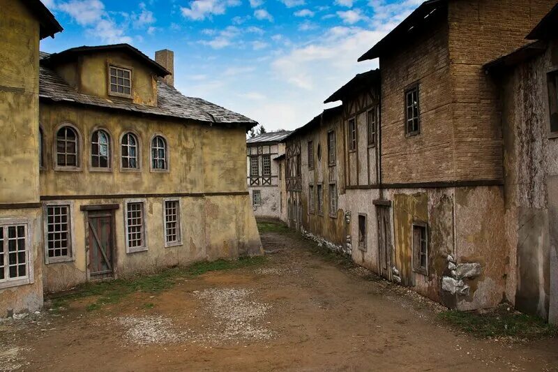 Пилигрим город. Пилигрим Порто город-призрак. Киногород Piligrim Porto. Фирсановка усадьба Середниково Киногород. Усадьба Середниково и Киногород Piligrim Porto.