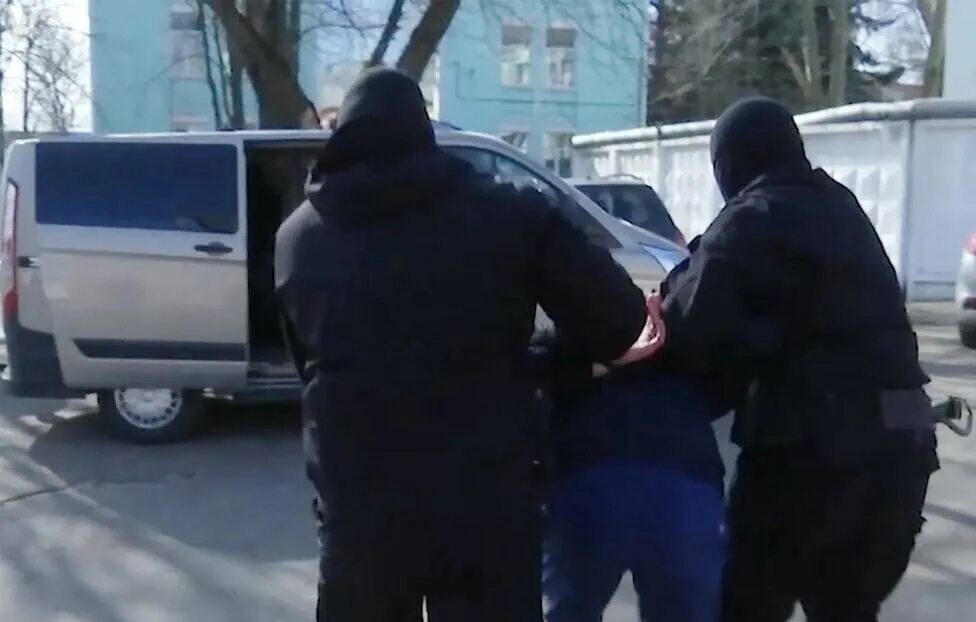 Полицейские застрелили мужчину в новосибирске мошково. Задержание перша. Фсб по кбр 2021 год задержание. Задержание полицией в питере. Саламбек идалов.