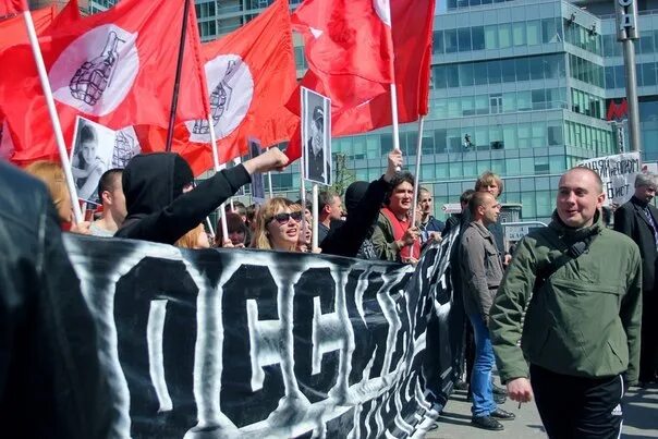 Другая россия фото 1 мая 2014 г. Шествие нацболов в поддержку Русской весны. СПб Фотография 6 из