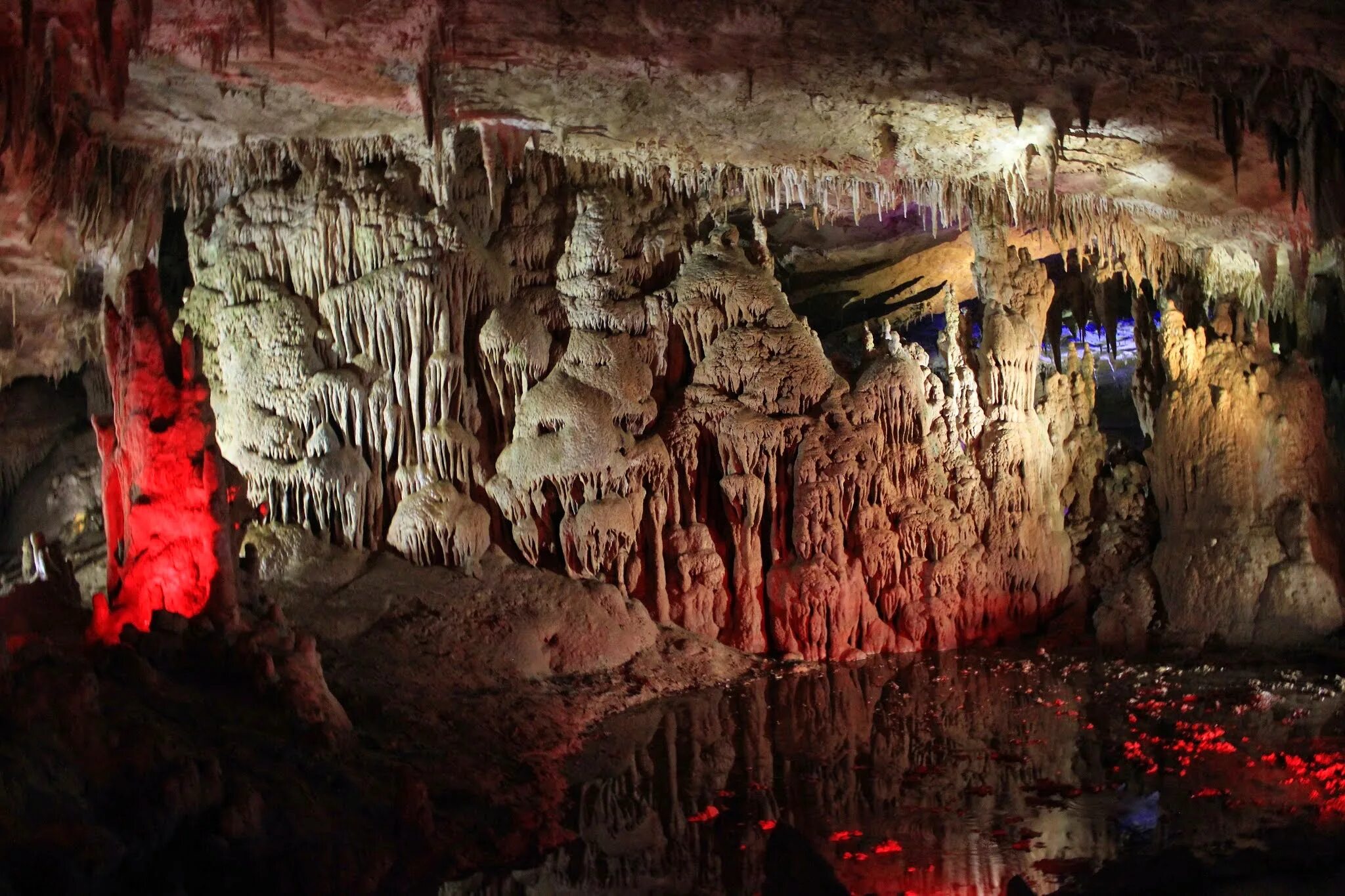 Пещера Прометея (г. Цхалтубо). Пещера тетра Грузия. Нагорьевская пещера Грузия. Пещера Прометея Грузия фото. Пещера прометея грузия