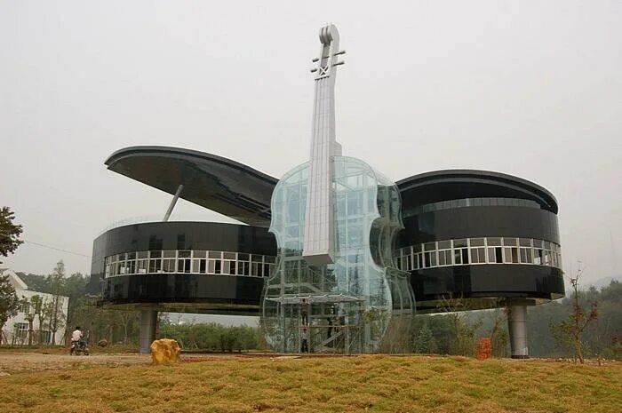 Музыкальное здание Хуайнань Китай Архитектор. Дом-рояль со скрипкой, Хуайнань, Китай. Piano House, Хуайнань, Китай. Выставочный центр Piano House, Хуайнань, Китай.