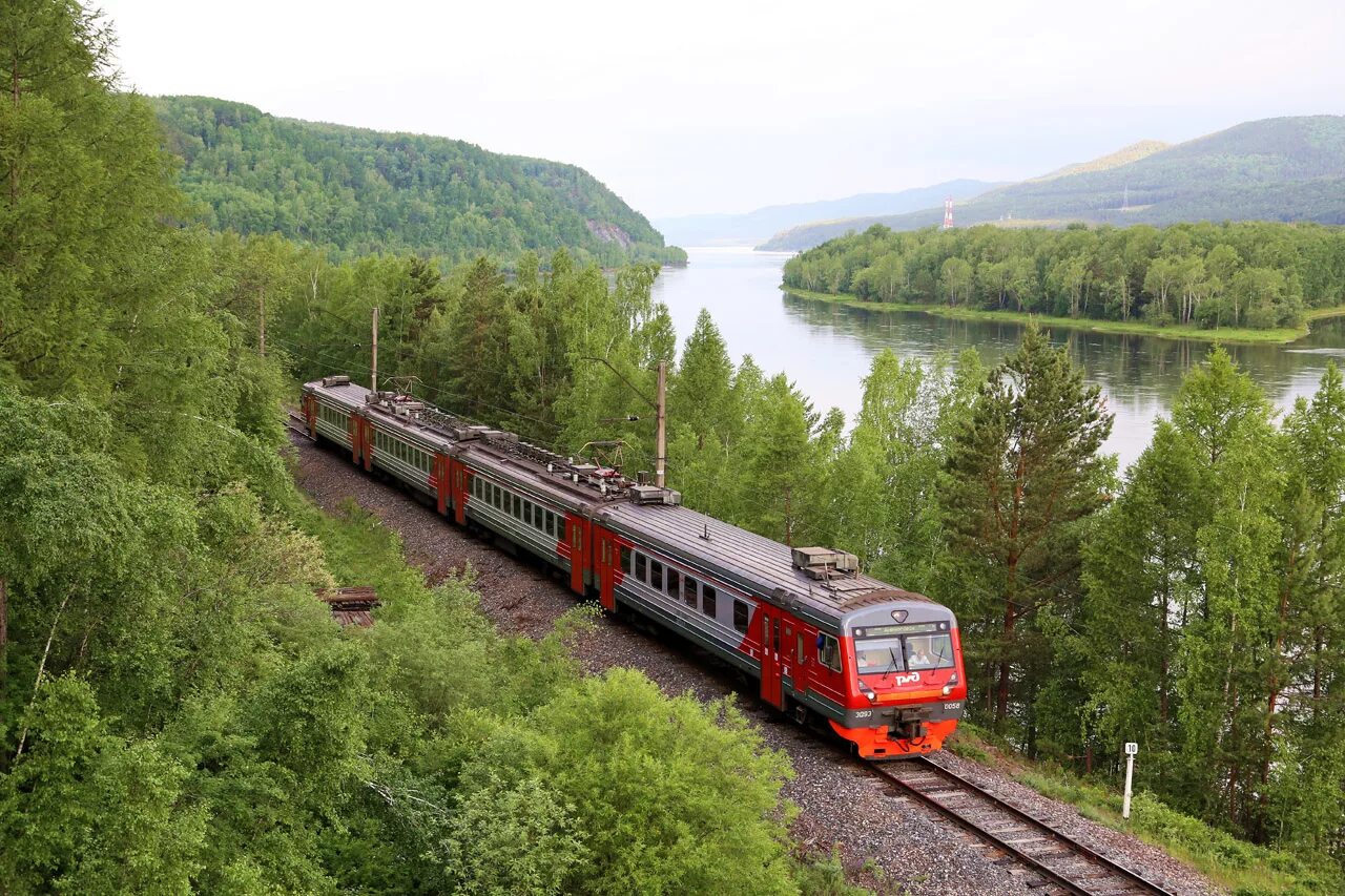 Э м место. Красноярск Красноярская железная дорога. Электропоезд Красноярск Дивногорск. Электричка Красноярск Дивногорск. Транссибирская магистраль Красноярск.