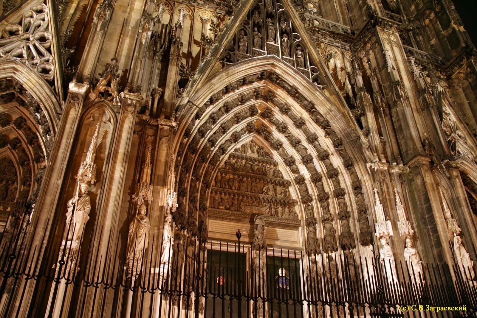 готический собор в вестминстерском аббатстве. собор байё нормандия франция. собор сент-урбен. соборы западной европы романский готический стиль. архитектура готики в средневековом искусстве.
