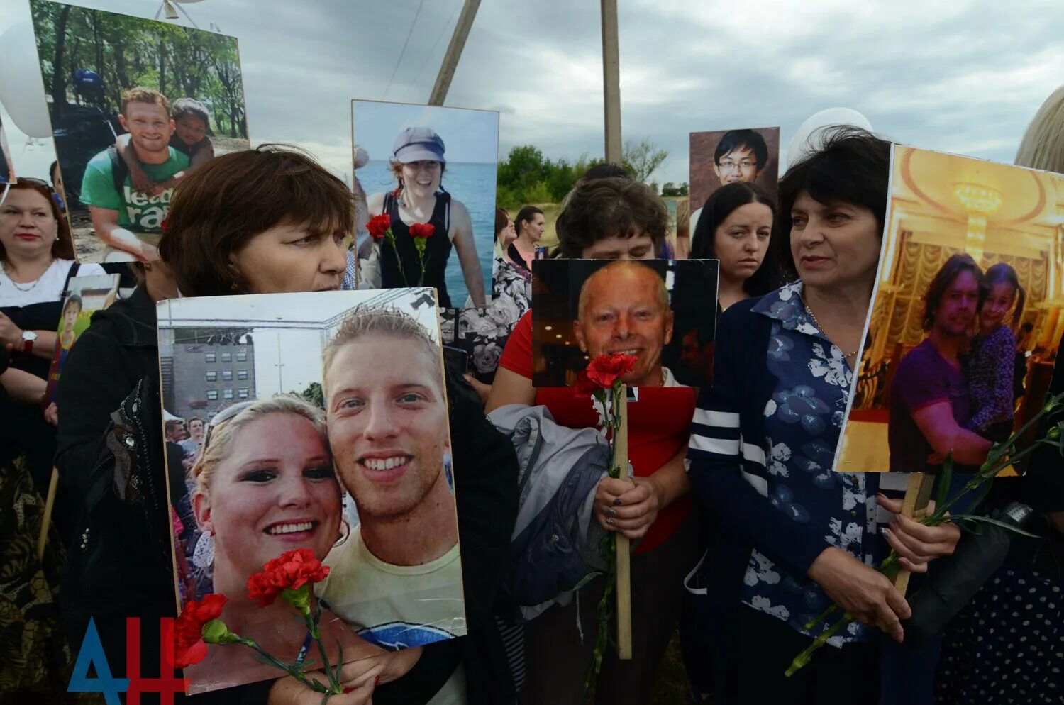 Списки погибших днр. Крушение Боинга 2014 жертвы. Трагические события на Донбассе.