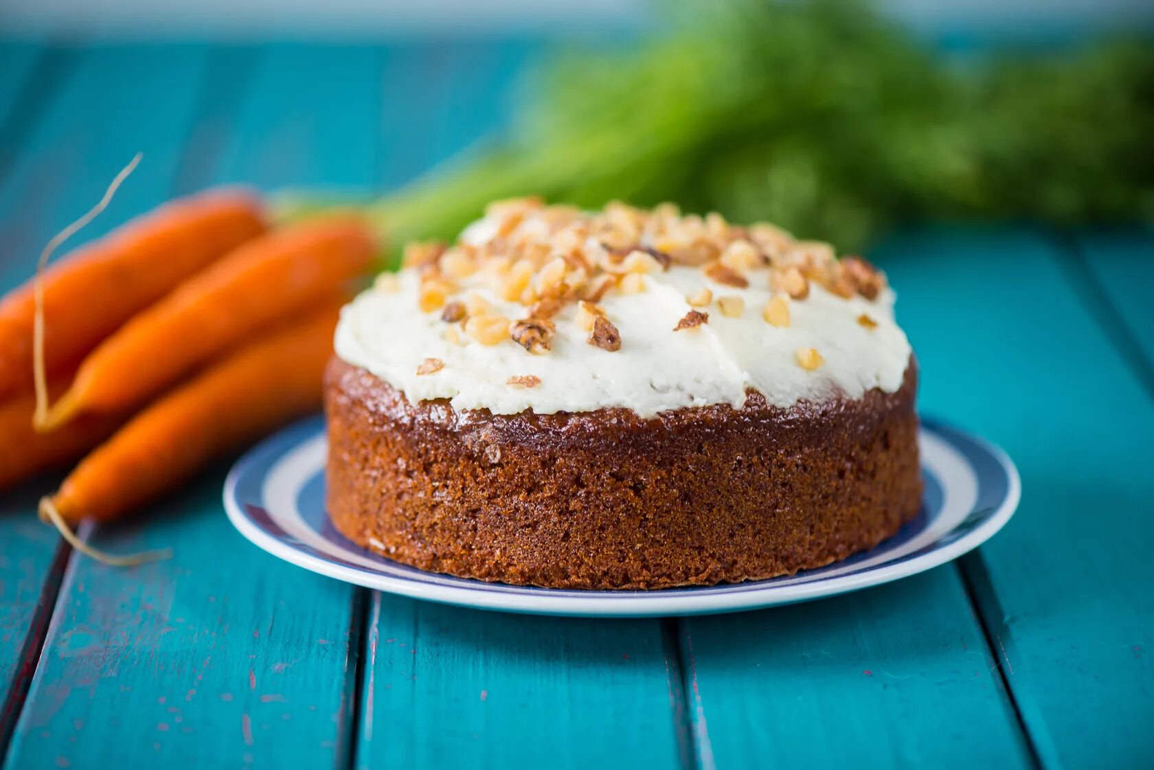 Морковный пирог без яиц. Морковный пирог Carrot Cake. Морковный торт Carrot Cake. Сыроедческий морковный пирог. Украшение морковного торта.