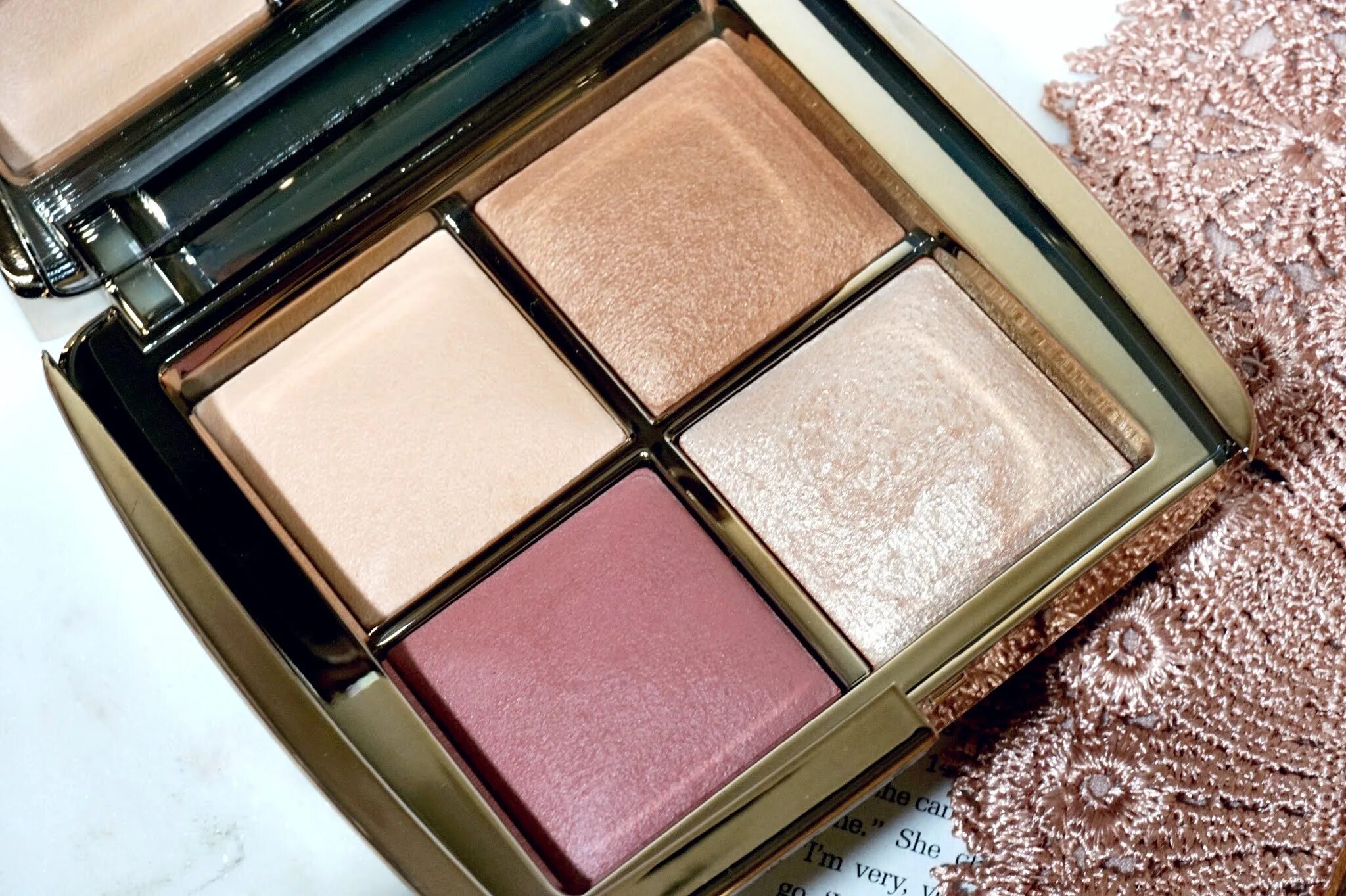 Ambient lighting edit unlocked palette. Hourglass палетка mini. hourglass ambient lighting edit mini sculpture unlocked. hourglass ambient lighting edit sculpture 2025. палетка hourglass sculpture 2025.