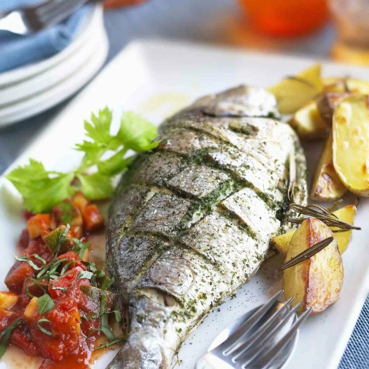 Море вкусного рыба. Дорадо. дорадо стейк. дорадо сибас палтус. рыба дорадо жареная.