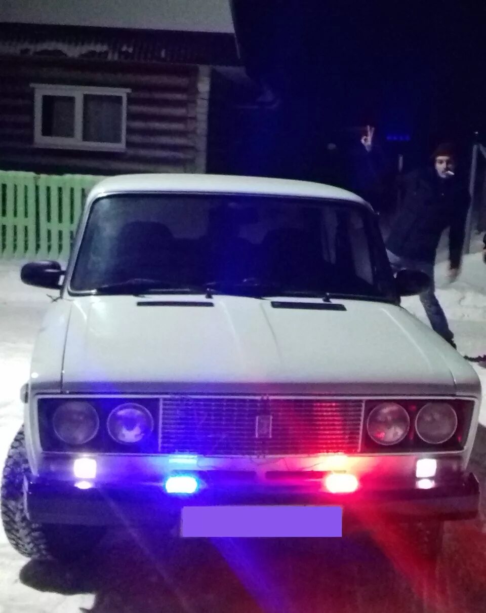 Установить стробоскопы. Стробоскопы на ваз 2107. стробоскопы на ваз 2107 под решеткой. стробоскопы ваз 2106. вспышки на ваз 2106.