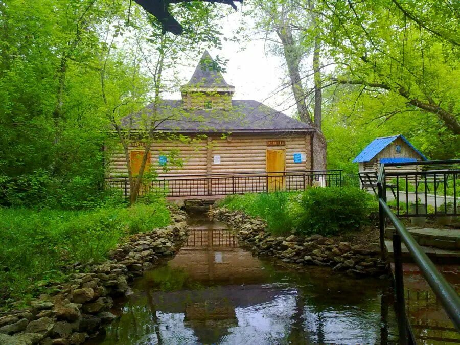 Куровская родники. Родник белый ключ Саратовская область. Село Усовка Родник белый ключ. Святой источник Усовка Саратовская область. Усовка Саратовская Святой Родник.