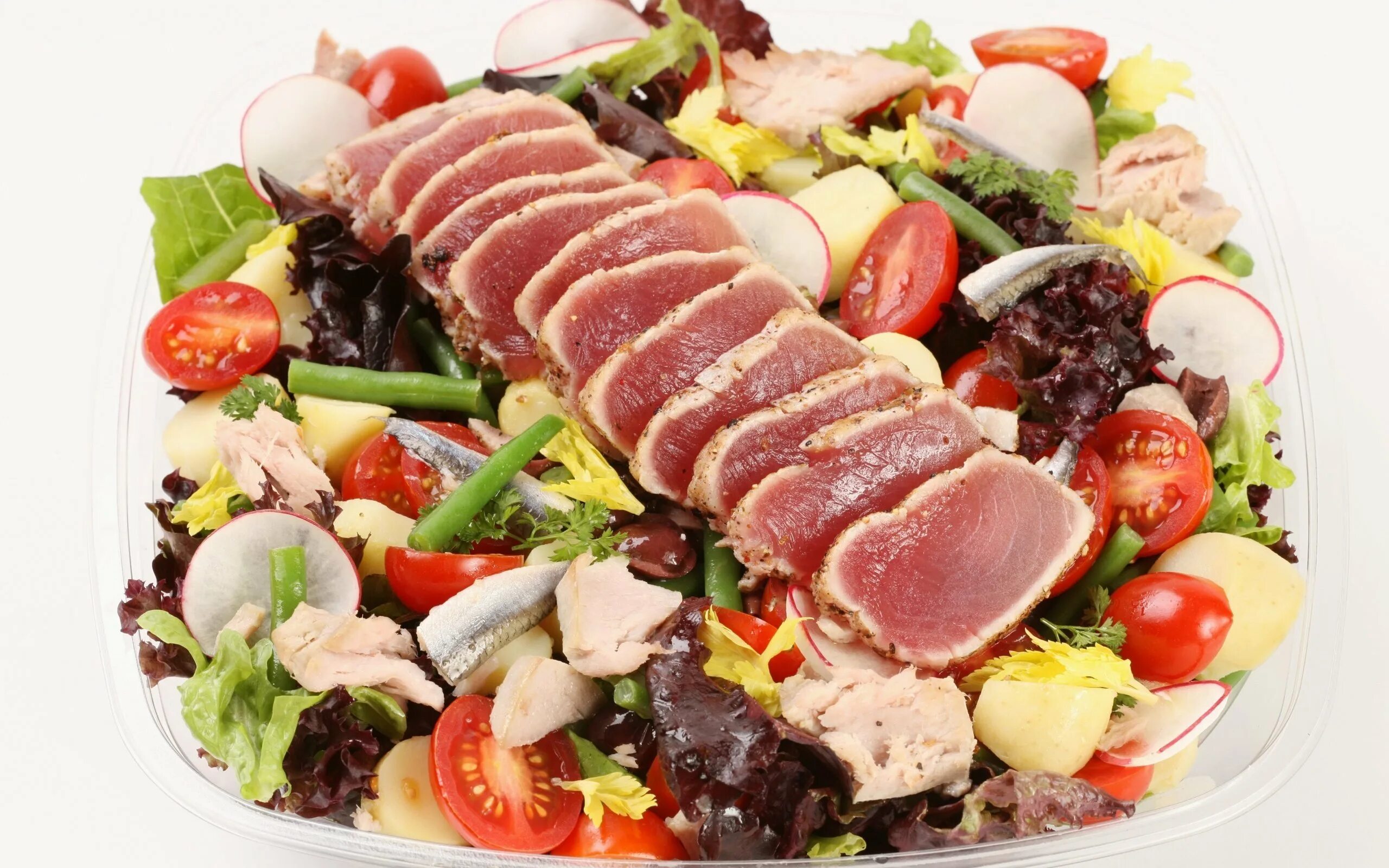 Салат три мяса. Мясо ассорти. мясные и рыбные блюда. холодные закуски. салат ассорти.