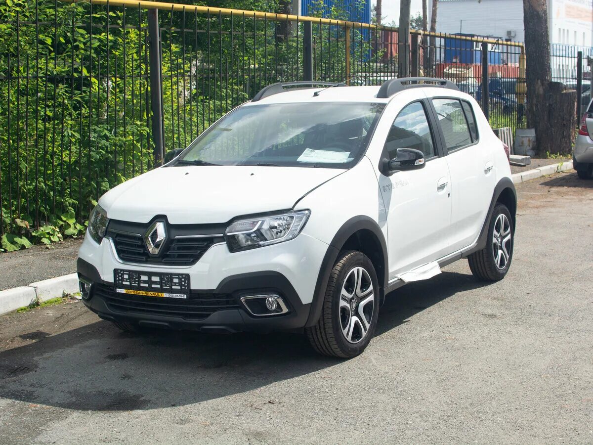 Сандеро степвей 1.6 2. Renault Sandero Stepway 2020. Renault Sandero Stepway белый. Рено Сандеро степвей 2020 белый. Рено Сандеро стап Уей 2020.