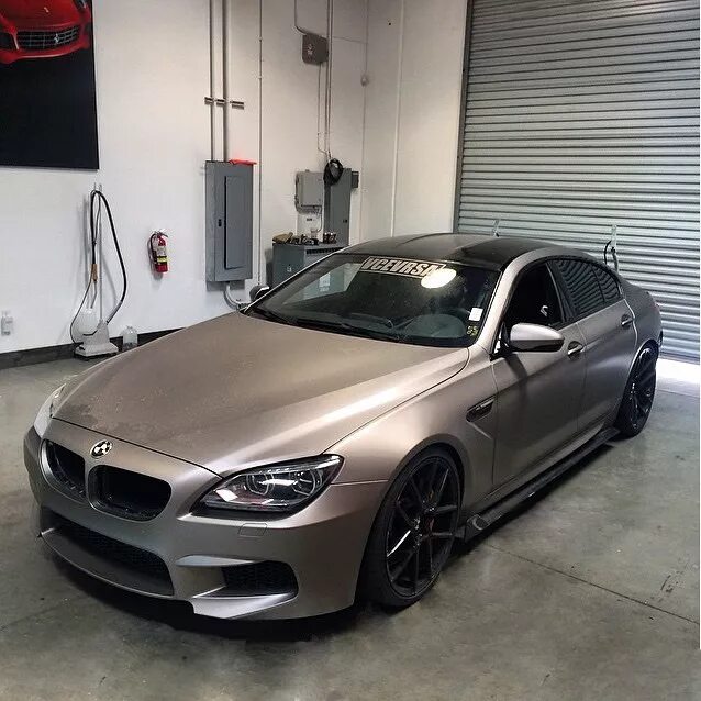 Серый матовый мерседес амг. Серый матовый цвет машины. S63 amg coupe графит матовый. Серая пленка для авто. Матовый металлик мерседес амг.