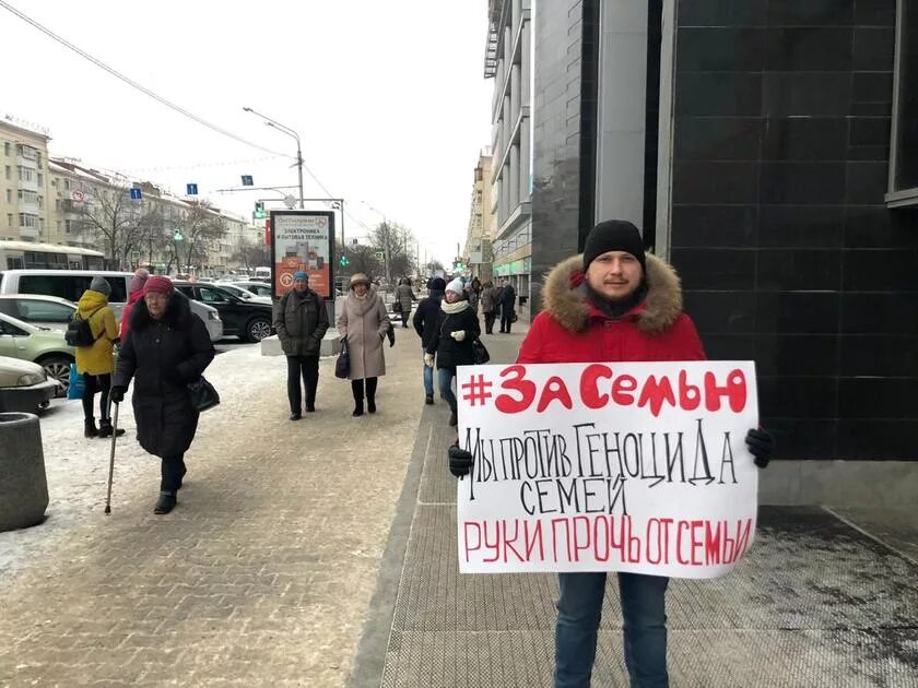 Участие в митингах пример. Православные активистки. Православные активисты. Православные активистки ноги.