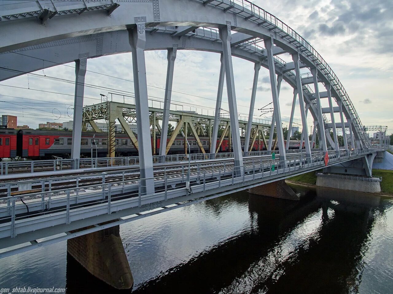 Кожуховский мост в москве. Дамба хорошево мневники. Строгинский мост. Мост через москва реку зил. Пешеходный мост мневники филевский парк.