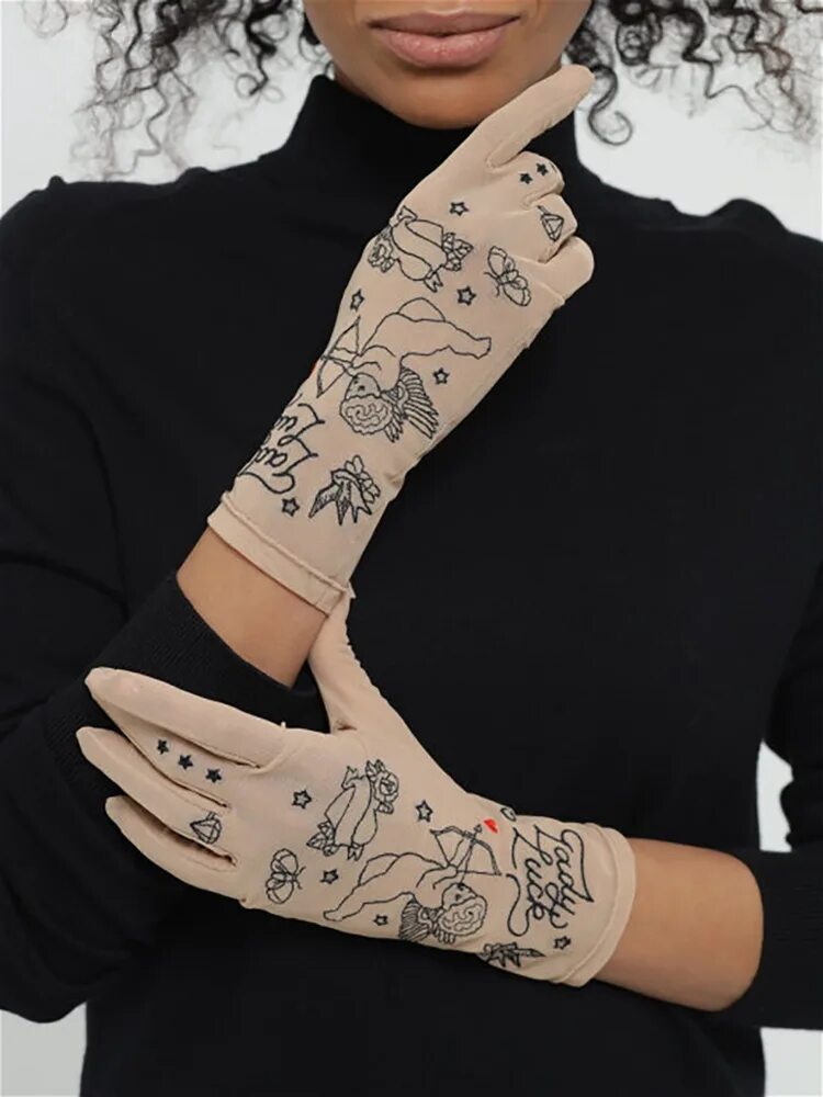 Brikoly. Brikoly. Водолазка с татуировками. Абрикоса певица её тату. Brikoly.