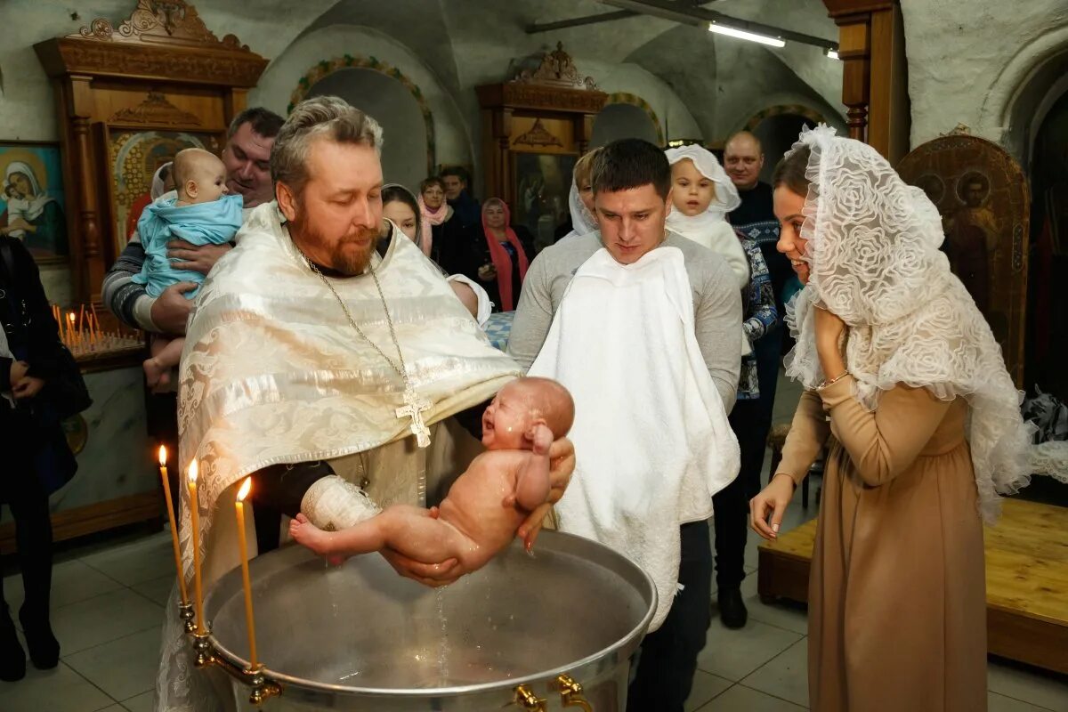 Таинство крещения Андрея. Лебедев таинство крещения. Крещение в церкви. Крещение детей в церкви. Что должны крестные на крестины мальчика