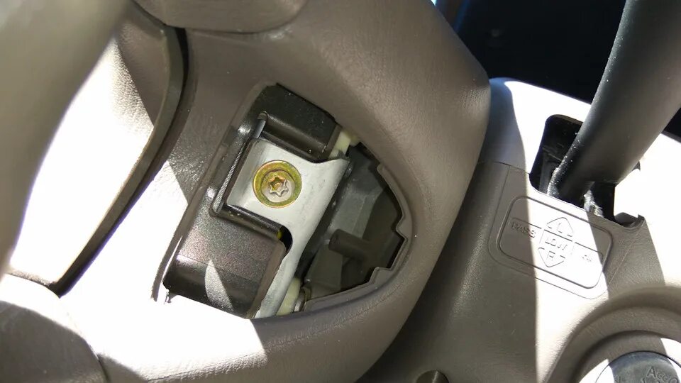 ПРАВИЛЬНО снять подушку руля Nissan. - Nissan Primera (P12), 2 л, 2006 года свои