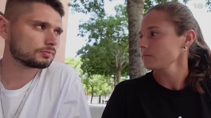 Адам риппон фото. Касаткина каминг аут. Каминг аут мем. Женя калинкин с длинными волосами. Каминг-аут фильм 2001.