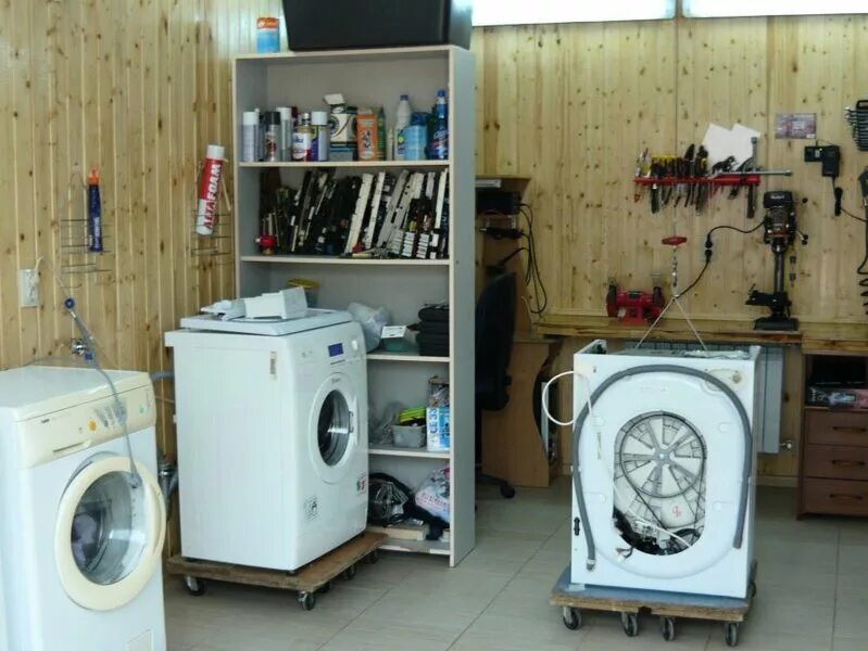 Мастер по стиральным машинам. Ремонтные мастерские стиральных машин. Мастер стиральных машин. Ремонтник стиральных машин. Мастер по ремонту стиральных машин.