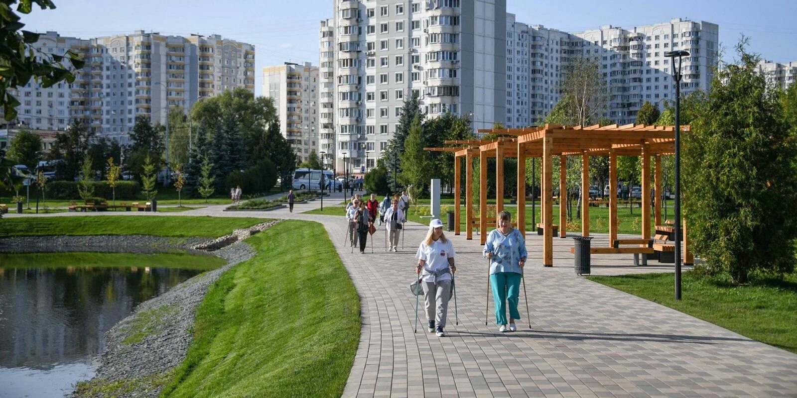 Парк северный район москвы. Район Раменки. Парк Раменки Мичуринский проспект. Бутово качели парк Южное Бутово. Микрорайон Раменки Москва.