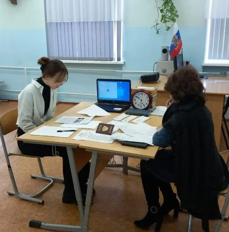 Вариант 109 устное собеседование. Итоговоесобеседеование. Профессия продавца опишите фотографию устное собеседование. Итоговоесобеседеование. Итоговое собеседование по русскому языку 9 класс.