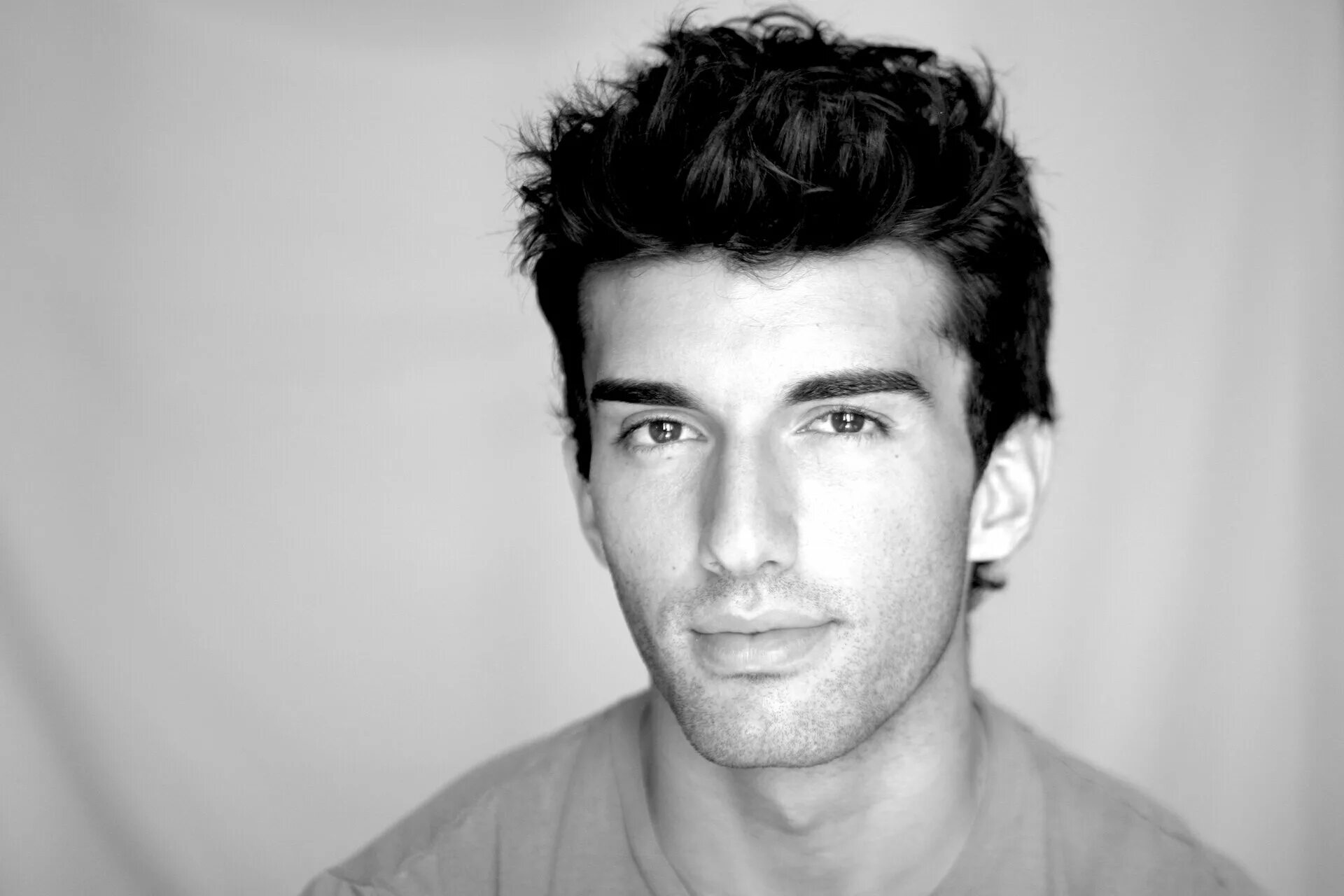 сэм бальдони. джастин бальдони. джастин бальдони. джастин бальдони зачарованные. джастин бальдони с длинными волоса.