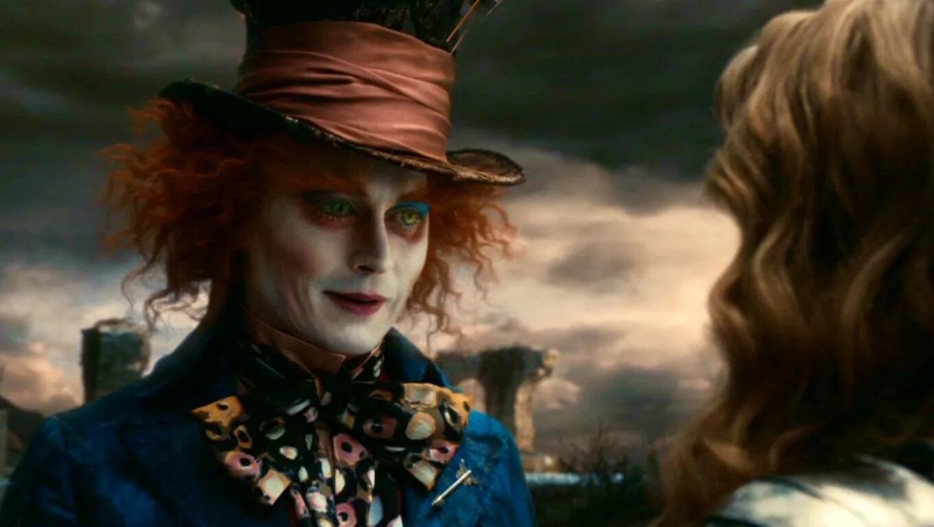 хелена бонем картер червонная королева. алиса в стране чудес шляпник джонни депп. безумный шляпник джонни депп. джонни депп джига дрыга. шляпник алиса в стране чудес джига дрыга.