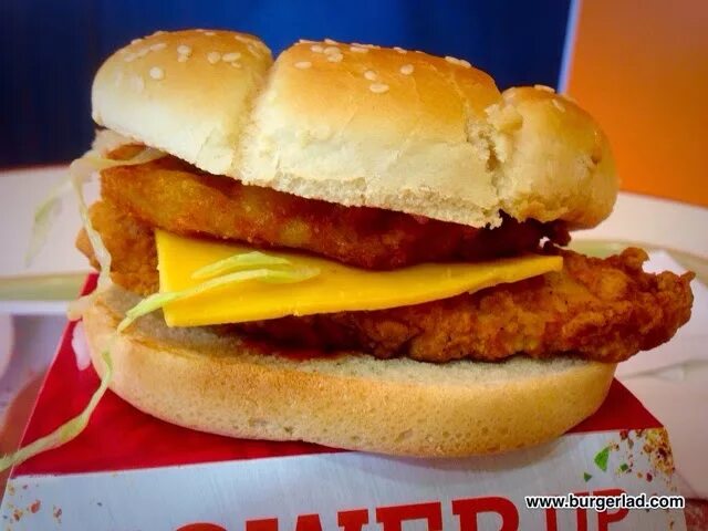 Биггер ростикс. Сэндвич kfc. Бигер. Биг сандерс бургер. Биггер ростикс.
