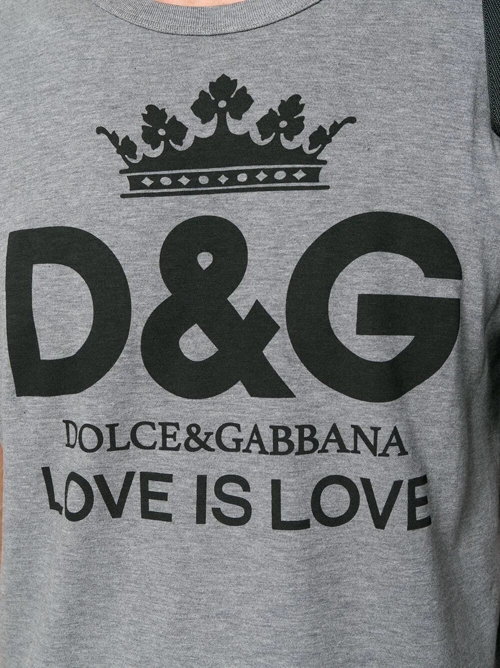 Дольче габбана слова. Дольче Габбана логотип. Dolce Gabbana логотип на одежде. Логотип Дольче Габбана фото. Дольче Габбана герб.