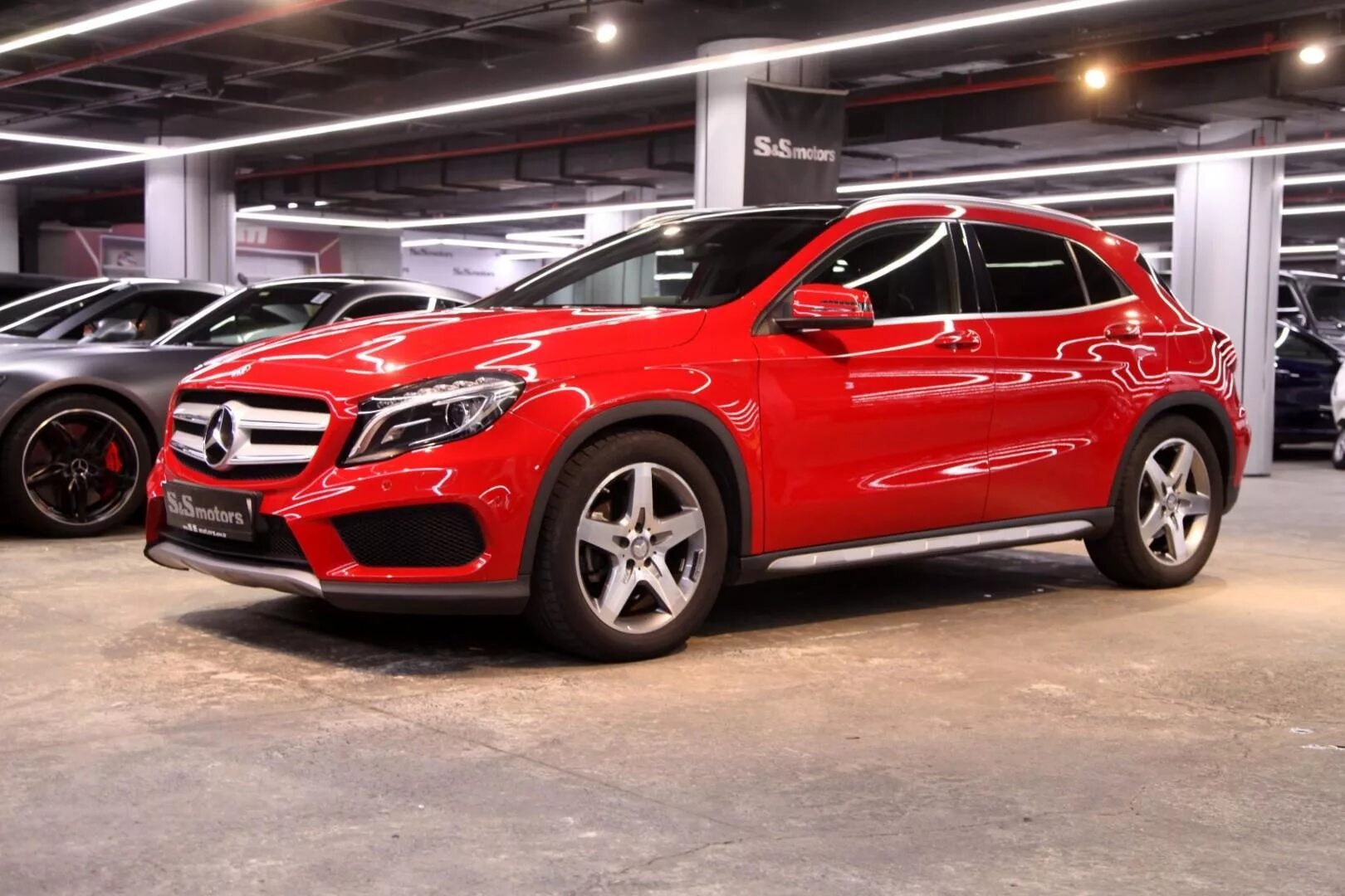 Mercedes 200 цена. Mercedes-Benz GLA 200. Мерседес гла 200 красный. Мерседес GLA 200 красный. GLA 200 AMG.