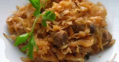 Капуста тушеная с грибами и сосисками