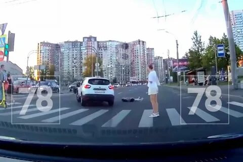 В центре питера девушку переехала машина