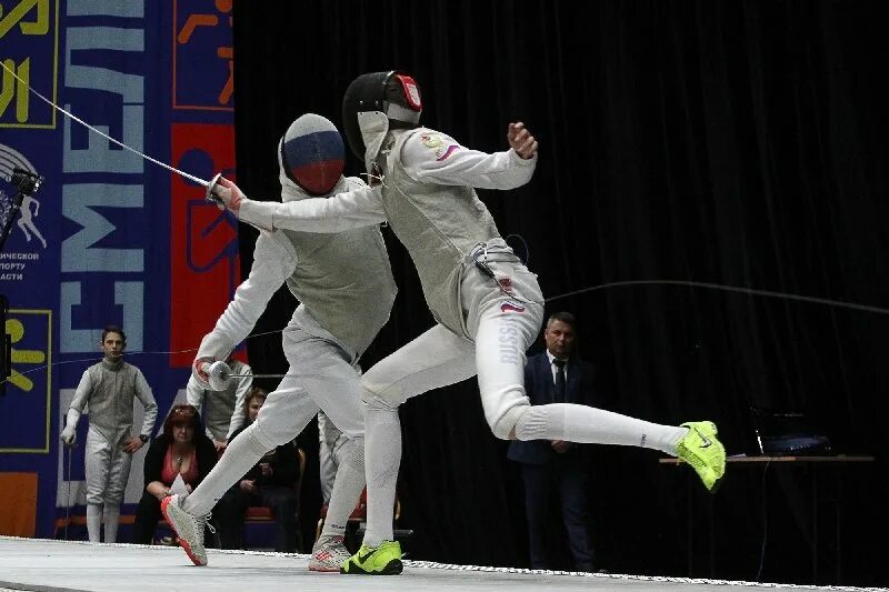 Фехтование спб. Александр сироткин фехтование. Фехтование спб. Фехтование никитина ольга фехтование. Артем саркисян фехтовальщик.