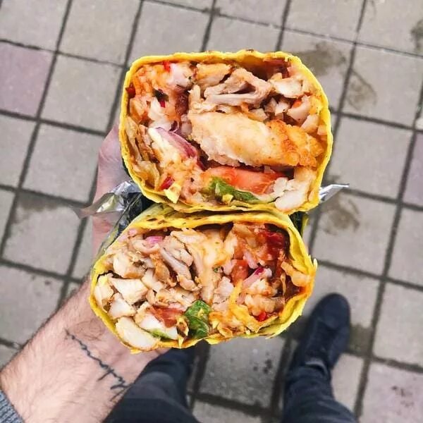 Питерская шаверма. Шаверма по питерски Санкт-Петербург. Shawarma Питер. Питерская шаурма.