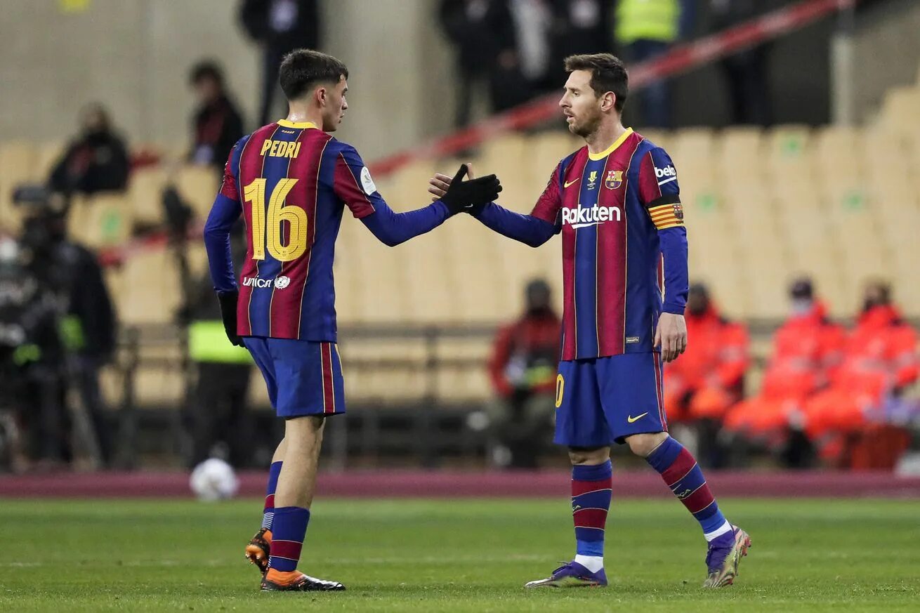 Почему юноша победил барса. Pedri barcelona 2025. messi barcelona psg 2025. месси барса бавария 2015. альба 2025 барса.