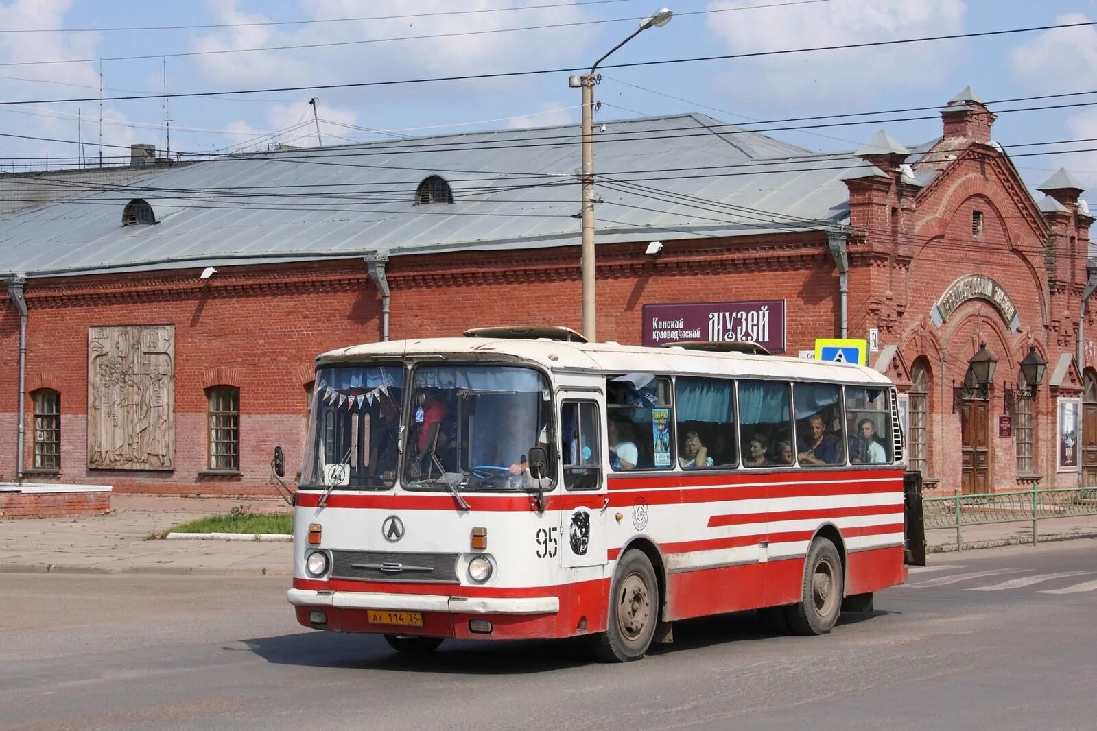 Канск 21 автобус. Лаз 695н. здание синематографа фурор канск. лаз-695 автобус. лаз-695 тамбов.