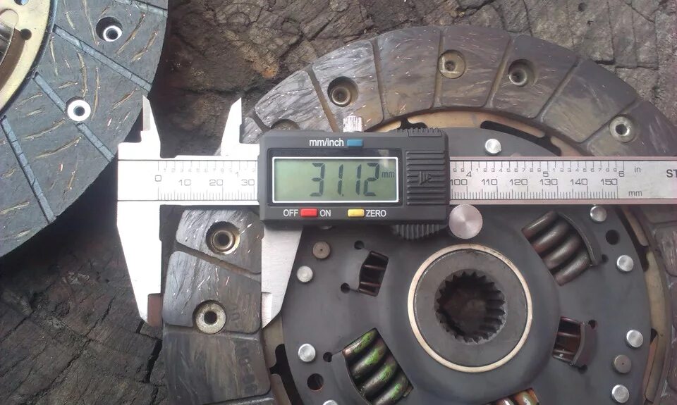 Толщина нового диска сцепления. Диск сцепления т 150к смд 62. Диск сцепления bmw e39 новый. Толщина нового диска сцепления. Феродо на диск сцепления ямз 238.