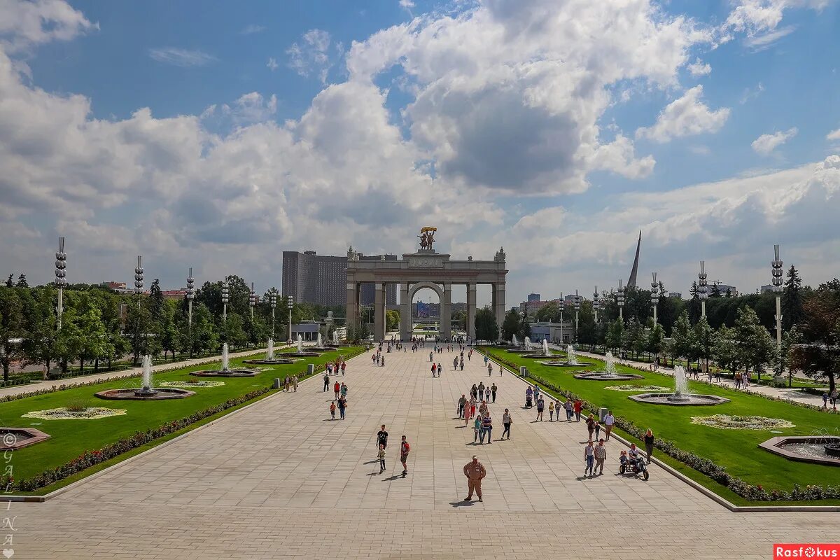 Центральный парк ВДНХ. ВДНХ В Москве. Арка ВДНХ. Центральная арка ВДНХ. Вднх ии