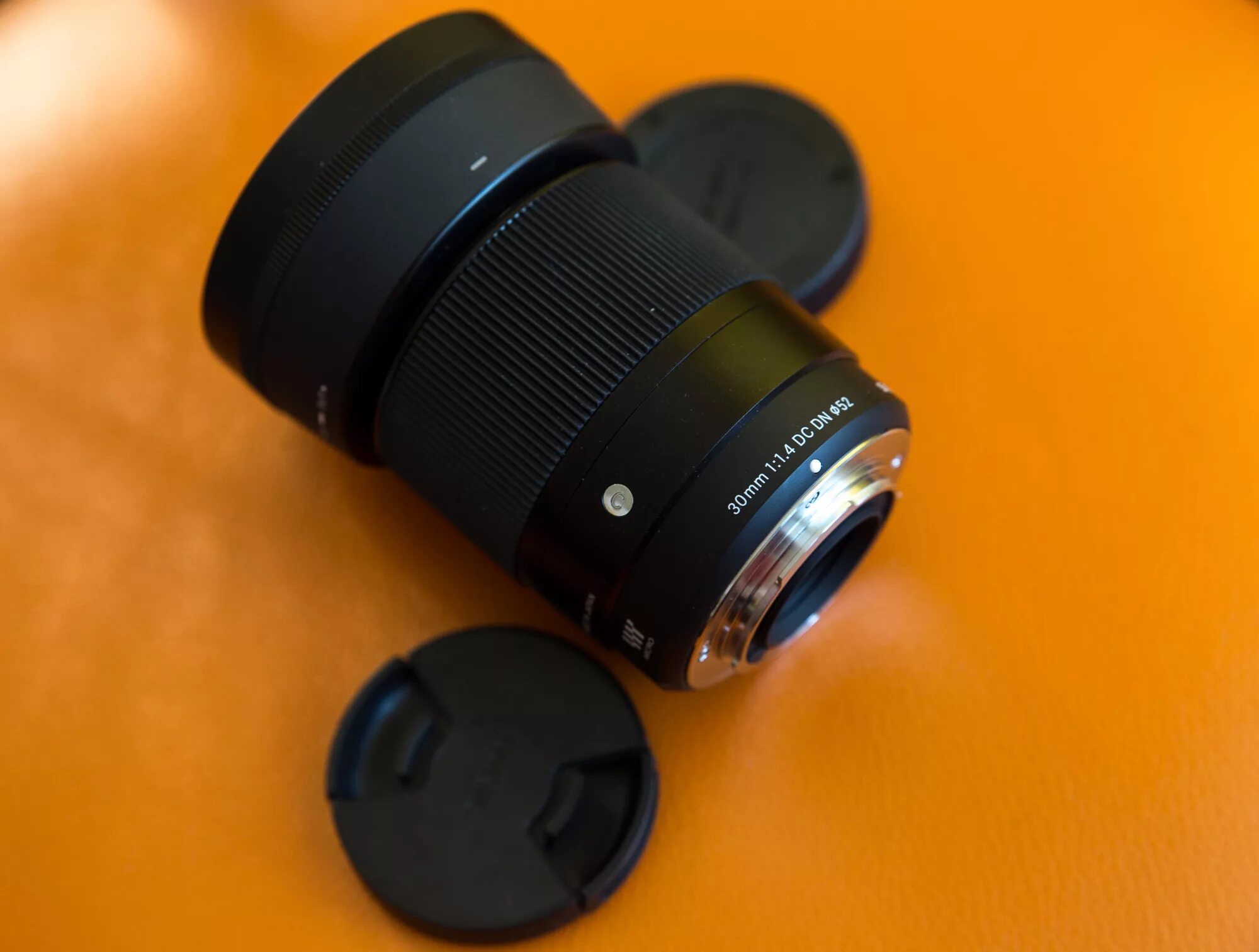 Sigma 30mm dc dn. Sigma 30mm. Sigma 30mm f/1.4 DC DN Fujifilm. Объектив Sigma 30mm f/1.4 DC DN Contemporary Micro 4/3.