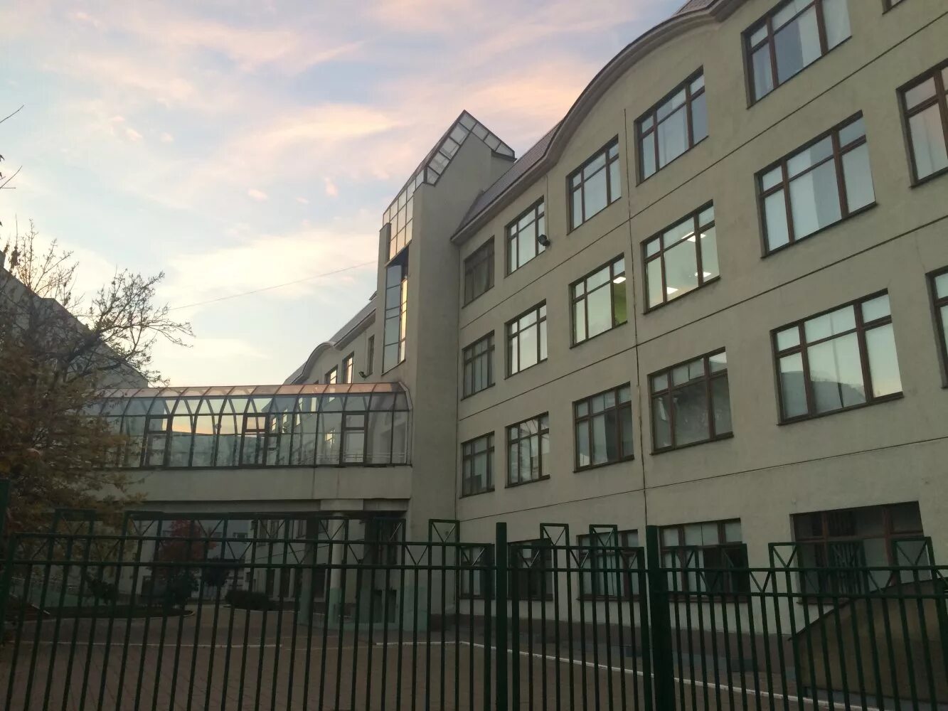 московская школа 1253. школа парк культуры 1253. московская школа 1253. московская школа 1253. школа no 1253.