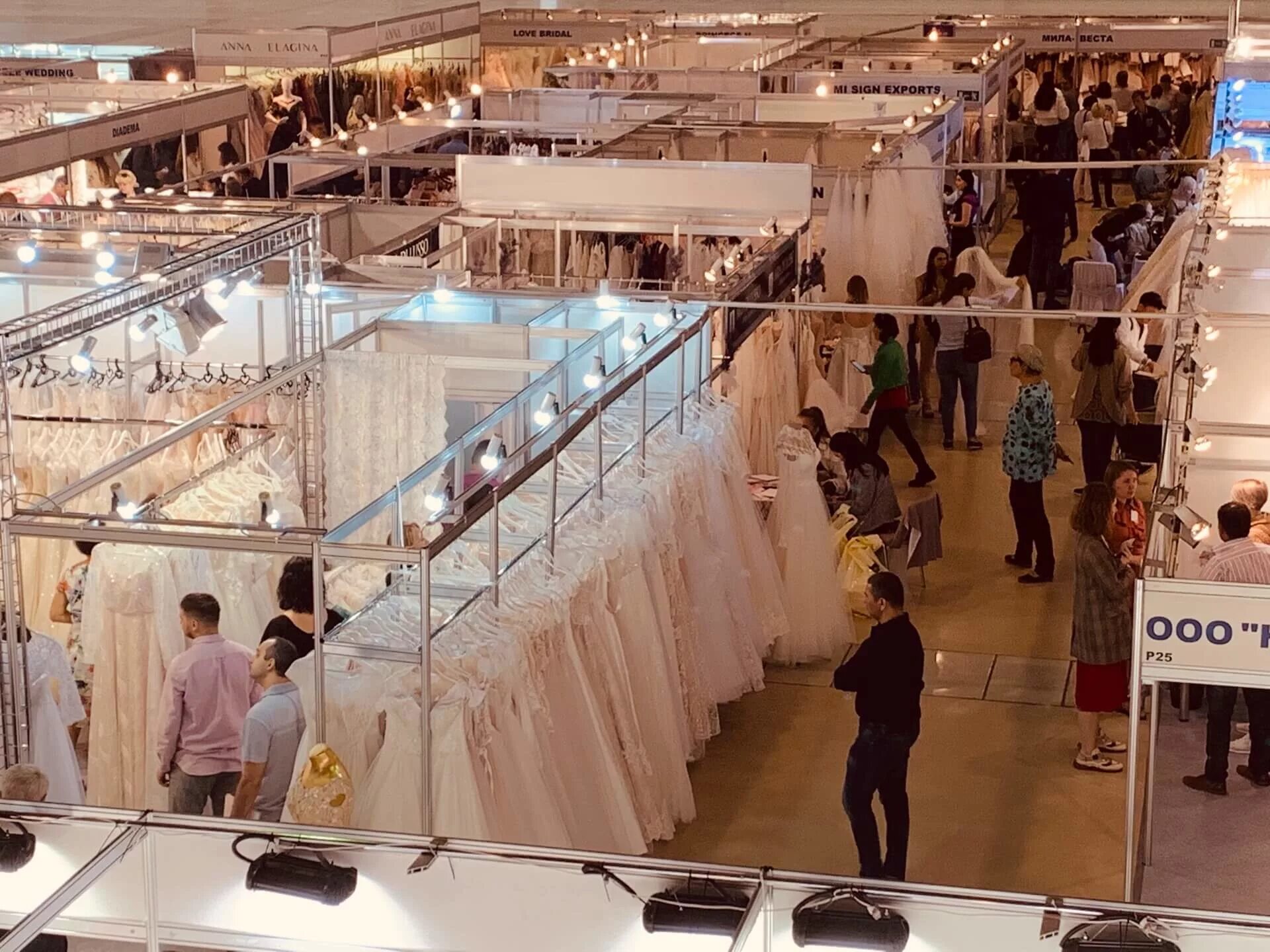 Выставка свадебных платьев. Свадебная выставка. wedding fashion moscow о выставке. выставка платьев. свадебные платья на дубровке.