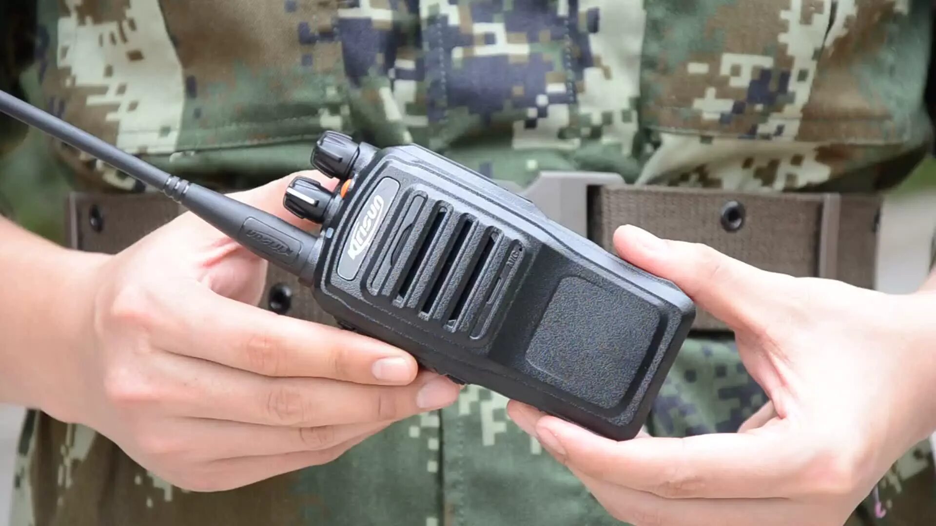 Полевая рация а130. Рация. Портативная рация. Hytera pc37 рация. Радиостанция разведчика.