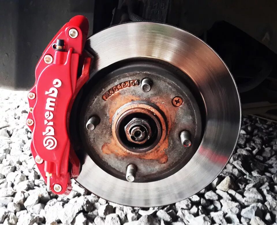 Колеса r22 суппорта BREMBO. Тормозной суппорт Шевроле Лачетти. Суппорта BREMBO на Дастер 2. Тормозные суппорта Брембо на Авео т250. Накладки на суппорта brembo