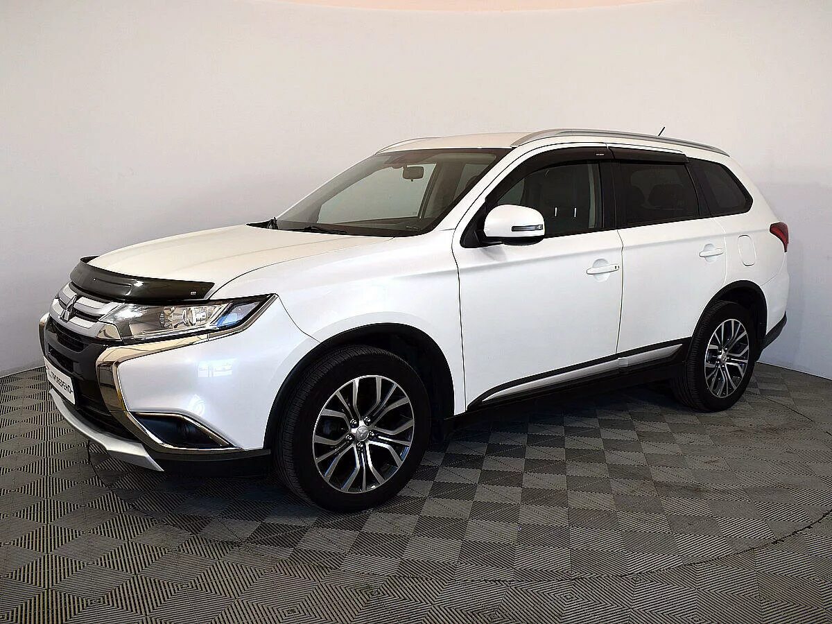 Митсубиси аутлендер 3 2016. Mitsubishi Outlander 2016 белый. Mitsubishi Outlander III 2016. Mitsubishi Outlander 2016 White. Мицубиси Аутлендер 2016 белый.