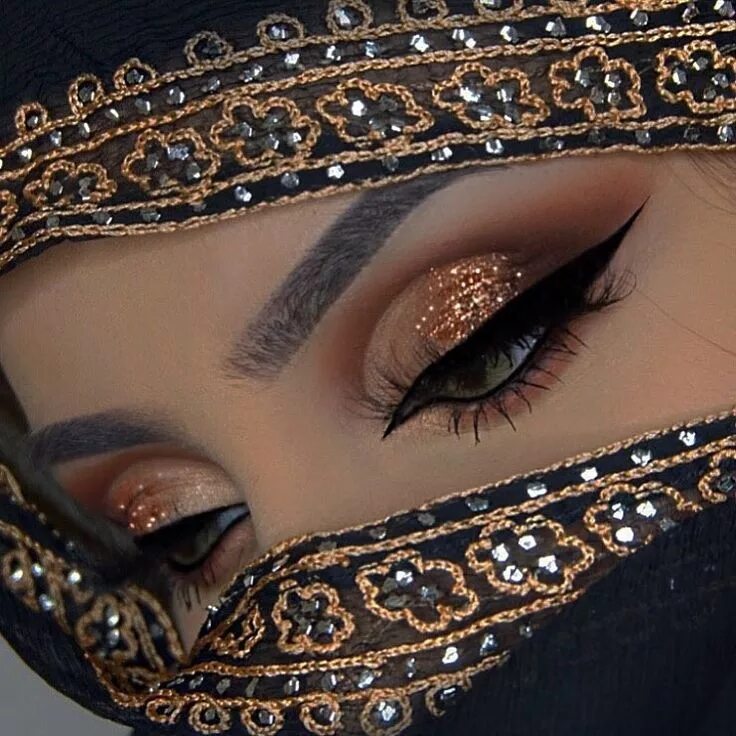 Красивое арабское видео. Восточный макияж глаз Жади. Красивые восточные глаза.