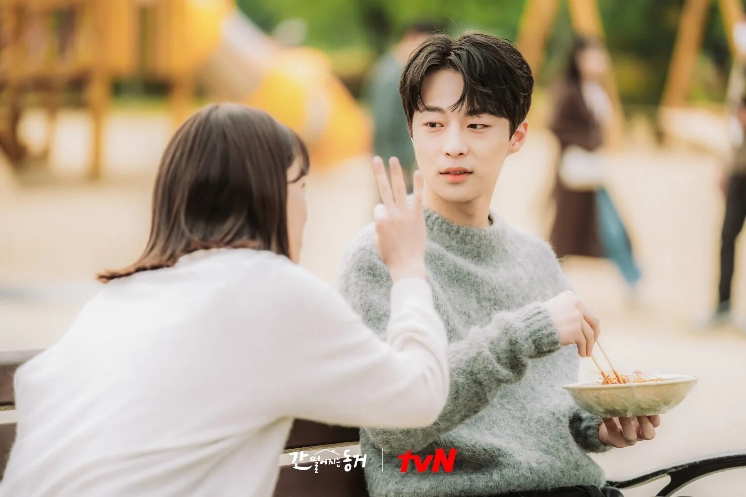 мой сосед кумихо дорама поцелуй. пугающее сожительство дорама. мой сосед кумихо озвучкой. дорама пугающее сожительство мой сосед кумихо. мой сосед кумихо дорама поцелуй.