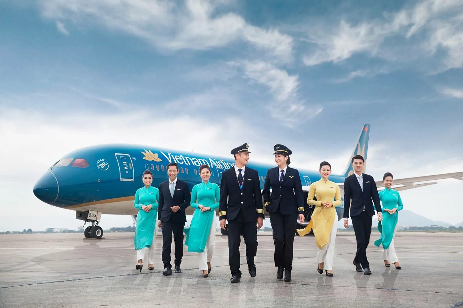Vietnam airlines a330-3000. Самолет вьетнамских авиалиний. Самолеты во вьетнаме. Вьетнамские авиалинии москва. Вьетнам эйрлайнс.